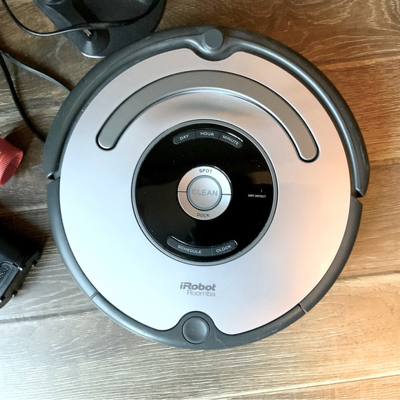 iRobot Roomba - Picture 1 of 2